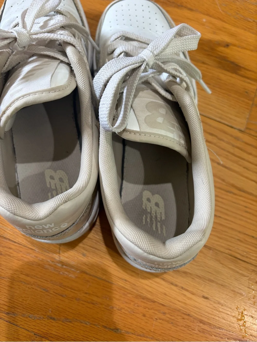 New Balance Kids Cream & White Low-Top Sneakers. Size 4.